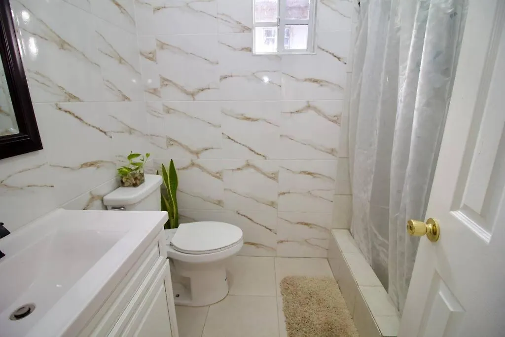 Taylor'S Retreat - 5Min To Sandals Resort & Beach Buccament Ferienhaus